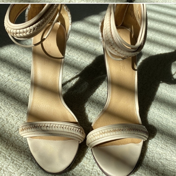 Shoes - Picture 6 of 7